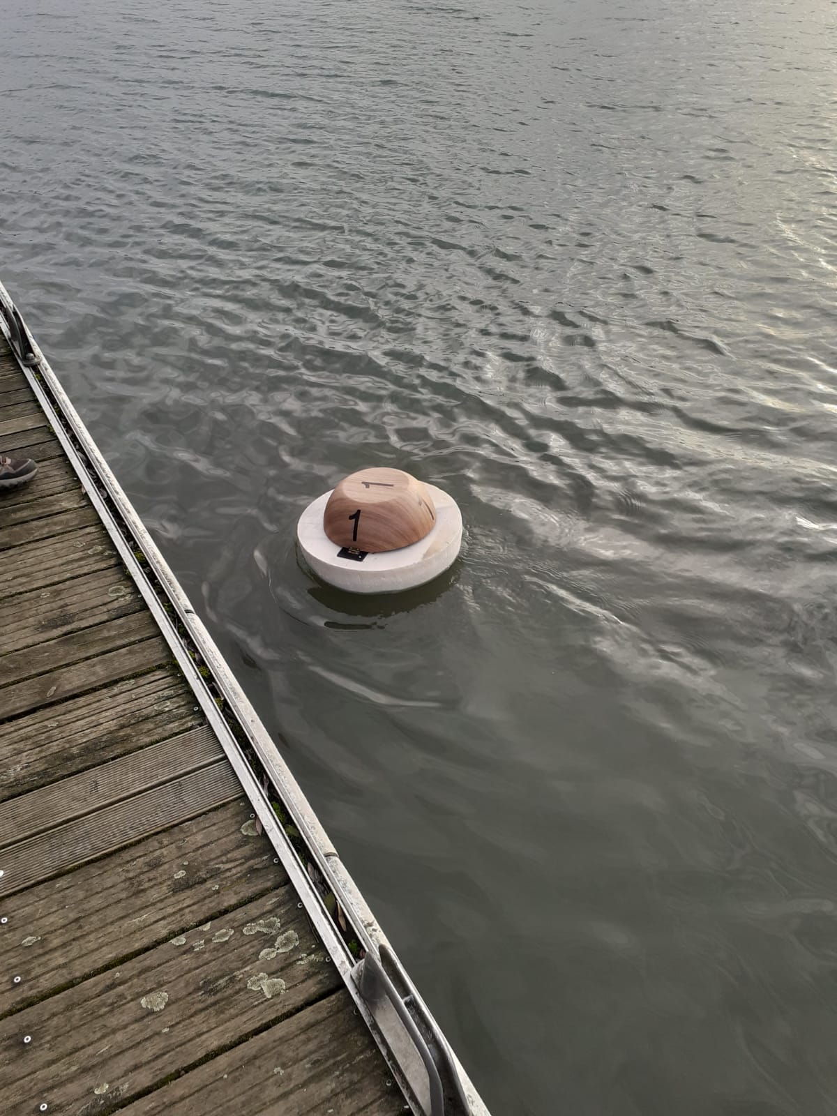 La bouée de régate radio-commandée pour la VRC…